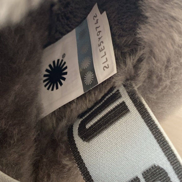 ❄️UGG Fluff Yeah Slide charcoal Kid Sizes 3 & 4 - Picture 8 of 11